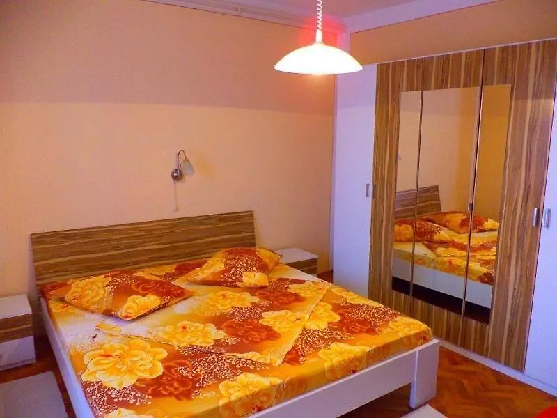 Grosse Wohnung In Kampor Mit Eigenem Balkon Rab Town 0*,  Croatia