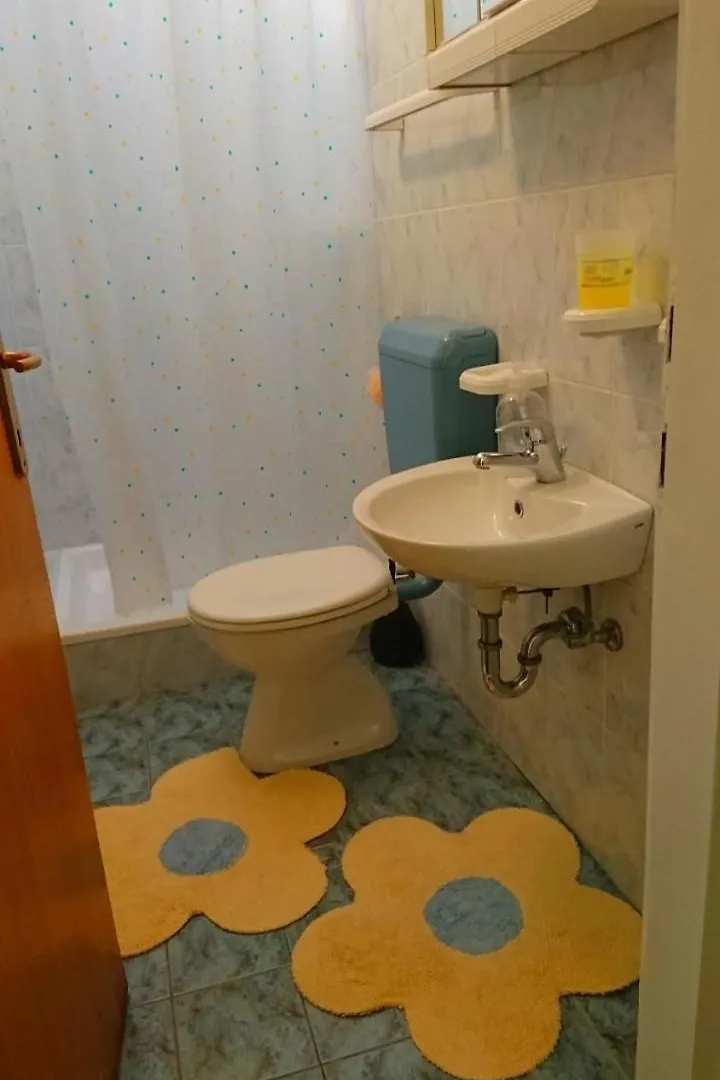 Grosse Wohnung In Kampor Mit Eigenem Balkon Rab Town 0*,