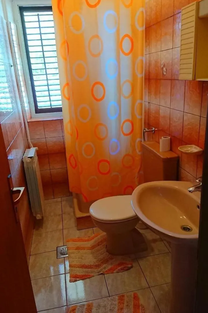 Apartment Grosse Wohnung In Kampor Mit Eigenem Balkon Rab Town