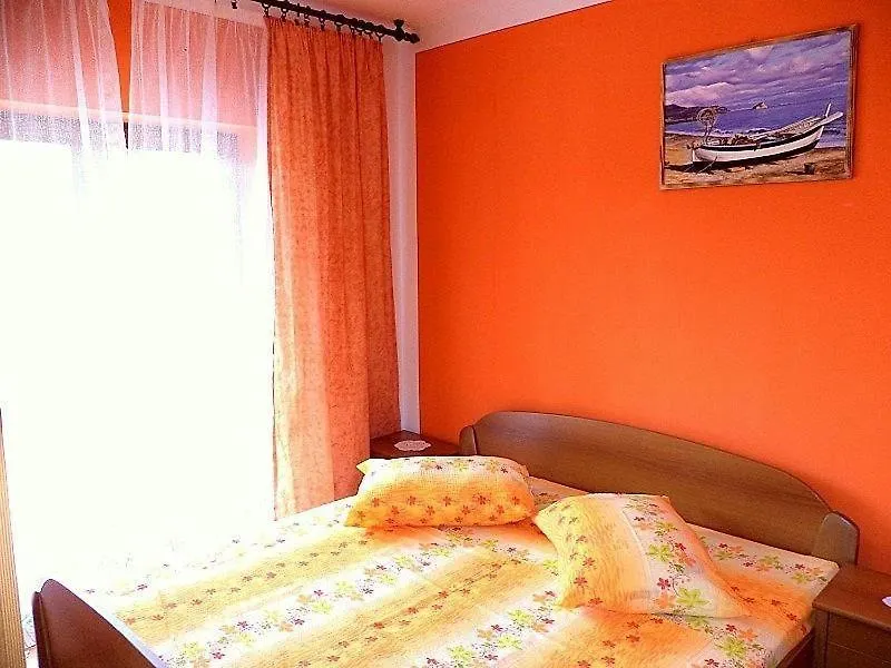 Grosse Wohnung In Kampor Mit Eigenem Balkon Rab Town Apartment