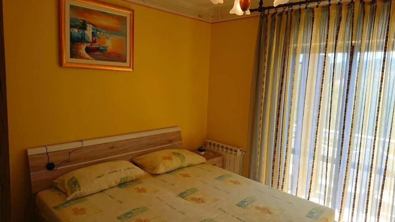 Grosse Wohnung In Kampor Mit Eigenem Balkon Rab Town Croatia
