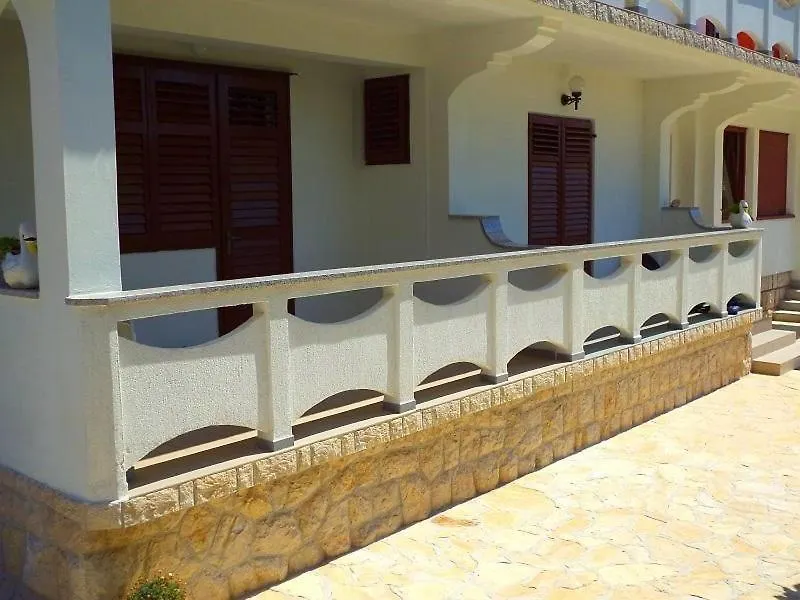 Apartment Grosse Wohnung In Kampor Mit Eigenem Balkon Rab Town