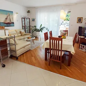 Apartment M. De Dominisa 5, Rab Town