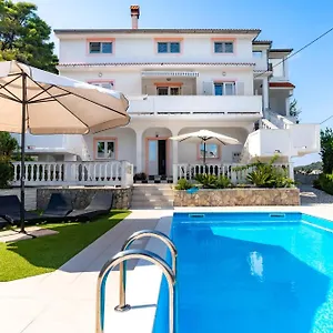 Apartment Lores, Rab Town