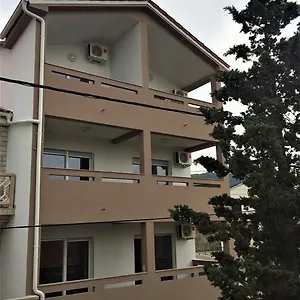 Apartment Orhideja, Rab Town